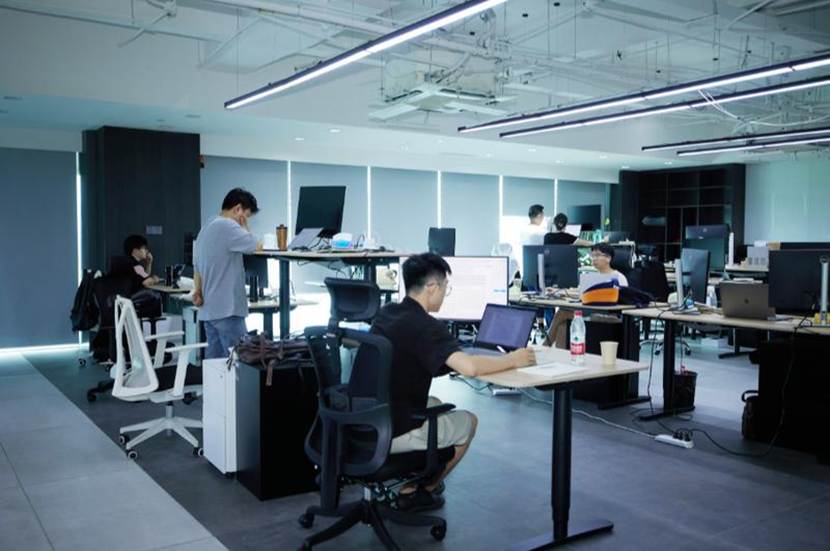 人们在房间里

AI 生成的内容可能不正确。